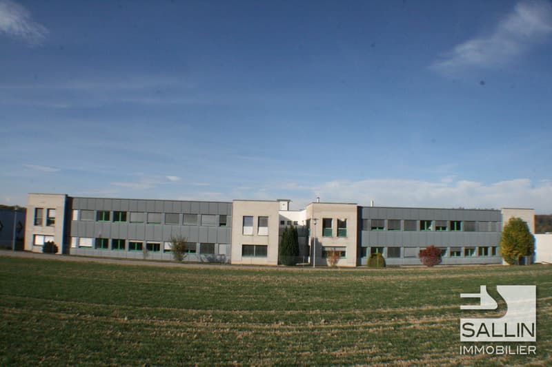 Administrative area of approx. 270 m² with 3 outdoor spaces and 2 indoor spaces (7)