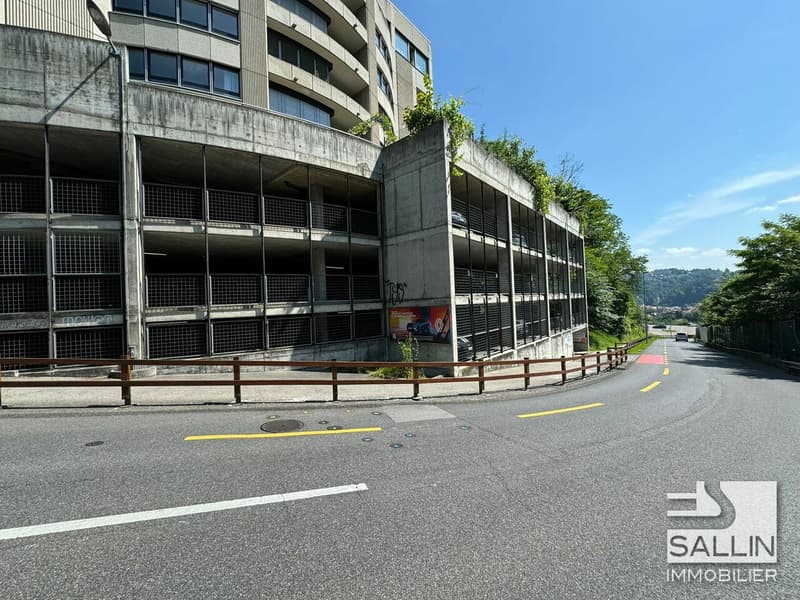 2 motorcycle parking spaces in the center of Fribourg (2)