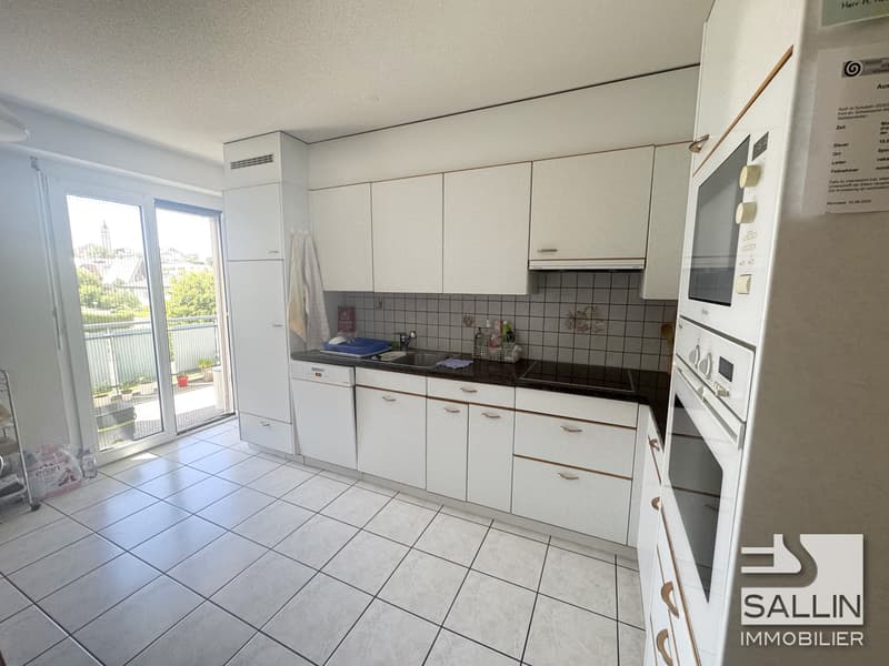 Spacieux appartement de 5 pièces  au 3ème étage avec place intérieure (2)