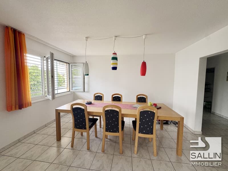 Spacieux appartement de 5 pièces  au 2ème étage avec place intérieure (3)