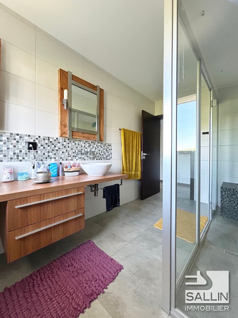 Propriété de haut standing avec piscine et appartement de 2½ pièces (6)