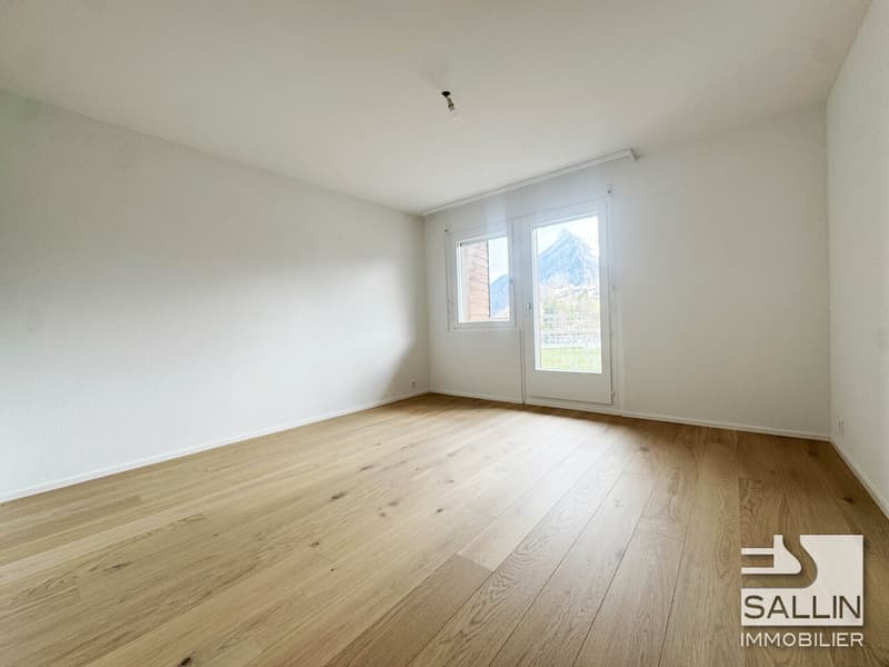 Wohnung mit 3½ Zimmern im Dachgeschoss, ca. 90 m², mit 2 Außenplätzen (6)