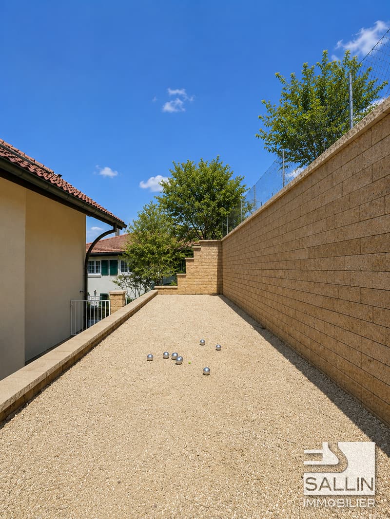 Elegant property of 6½ rooms of approx. 250 m², pool, SPA and garage (12)