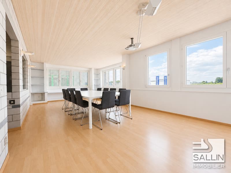 Bright administrative surface open space of approx. 140 m² (8)