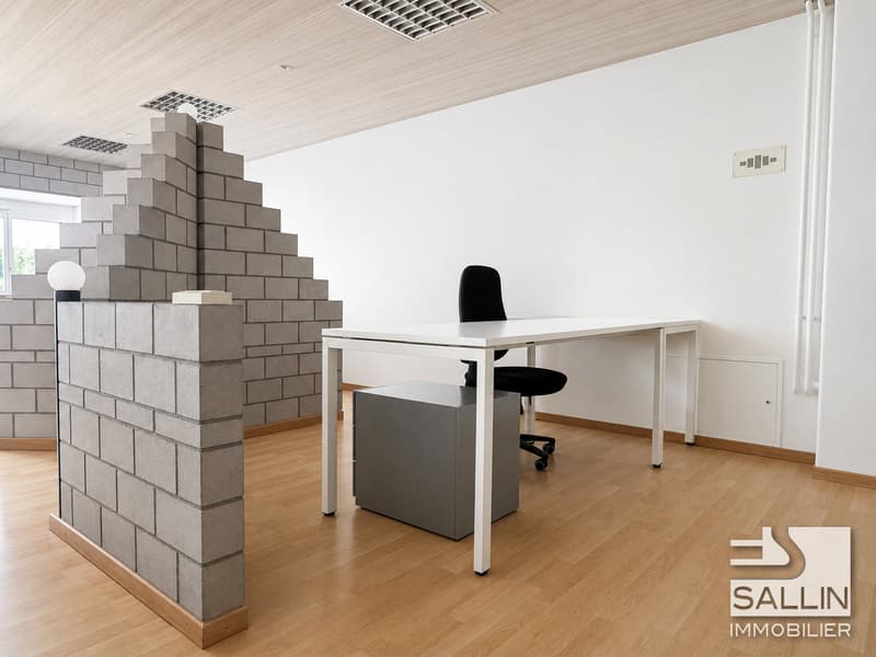 Bright administrative surface open space of approx. 140 m² (3)