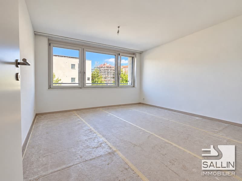 Appartement neuf de 3½ pièces, avec parking, au centre ville (2)
