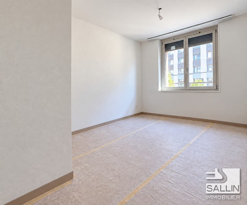 Appartement neuf de 3½ pièces, avec parking, au centre ville (6)