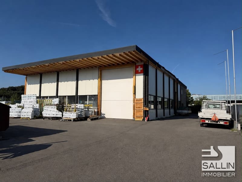 Magazzino industriale di ca. 445 m² con appartamento di 5½ locali (1)