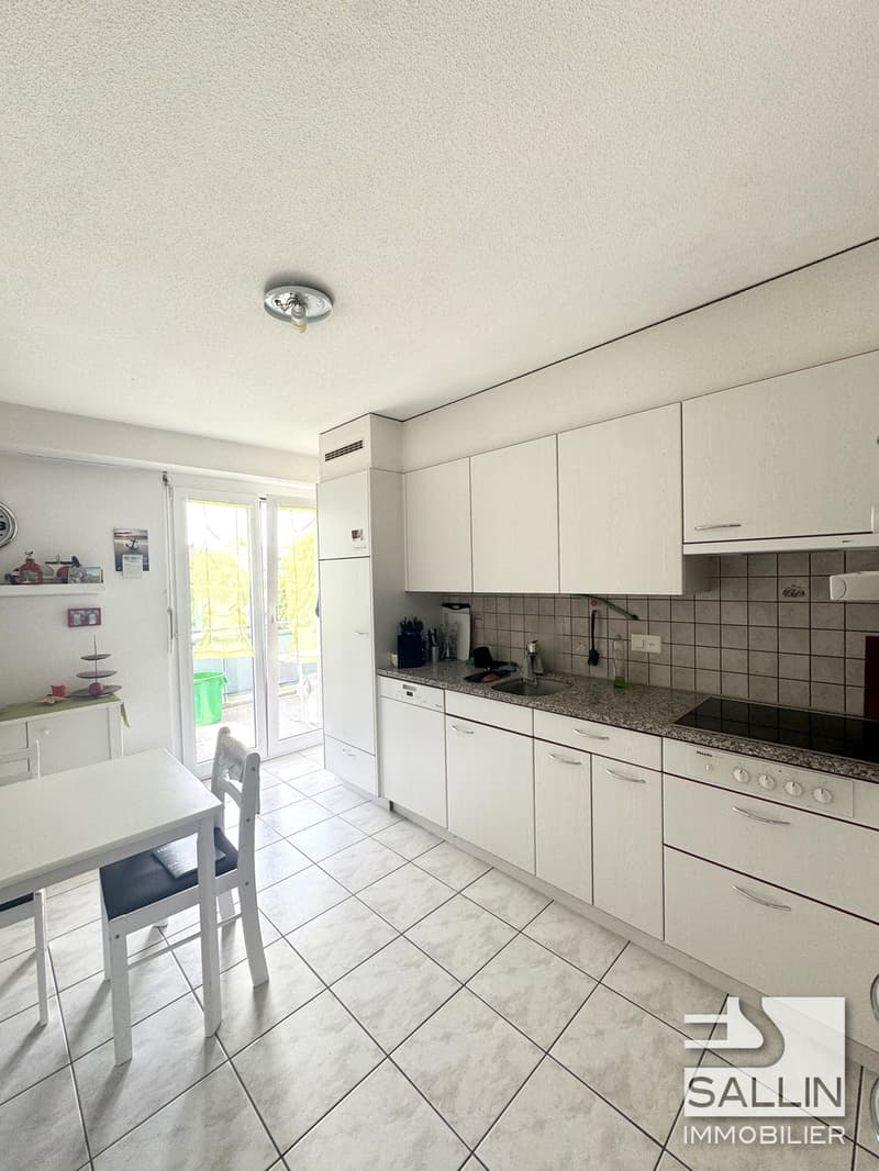 Spacieux appartement de 5 pièces au 2ème étage avec place intérieure (2)