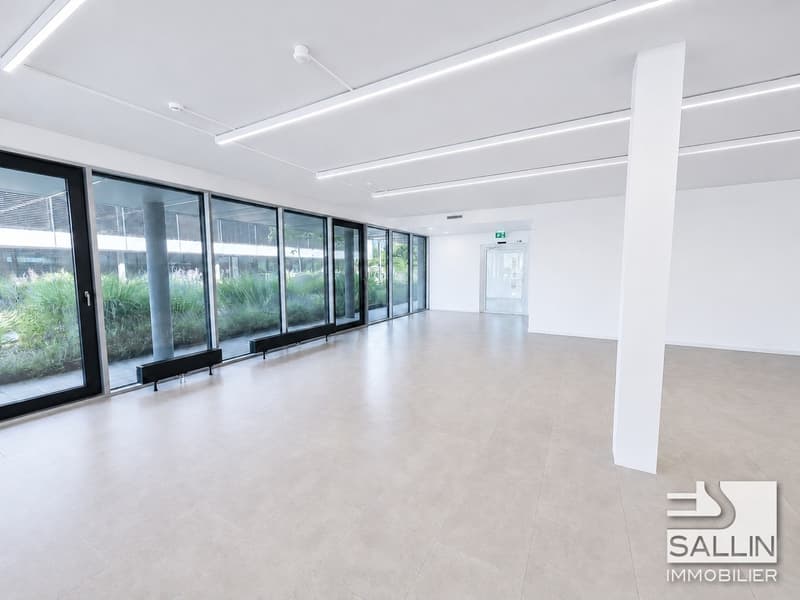 Surfaces admin. récentes de 60 à 360 m² situées au rez & 1er étage (5)