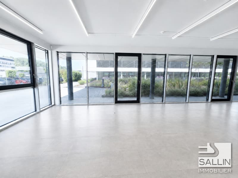 Surfaces admin. récentes de 60 à 360 m² situées au rez & 1er étage (4)