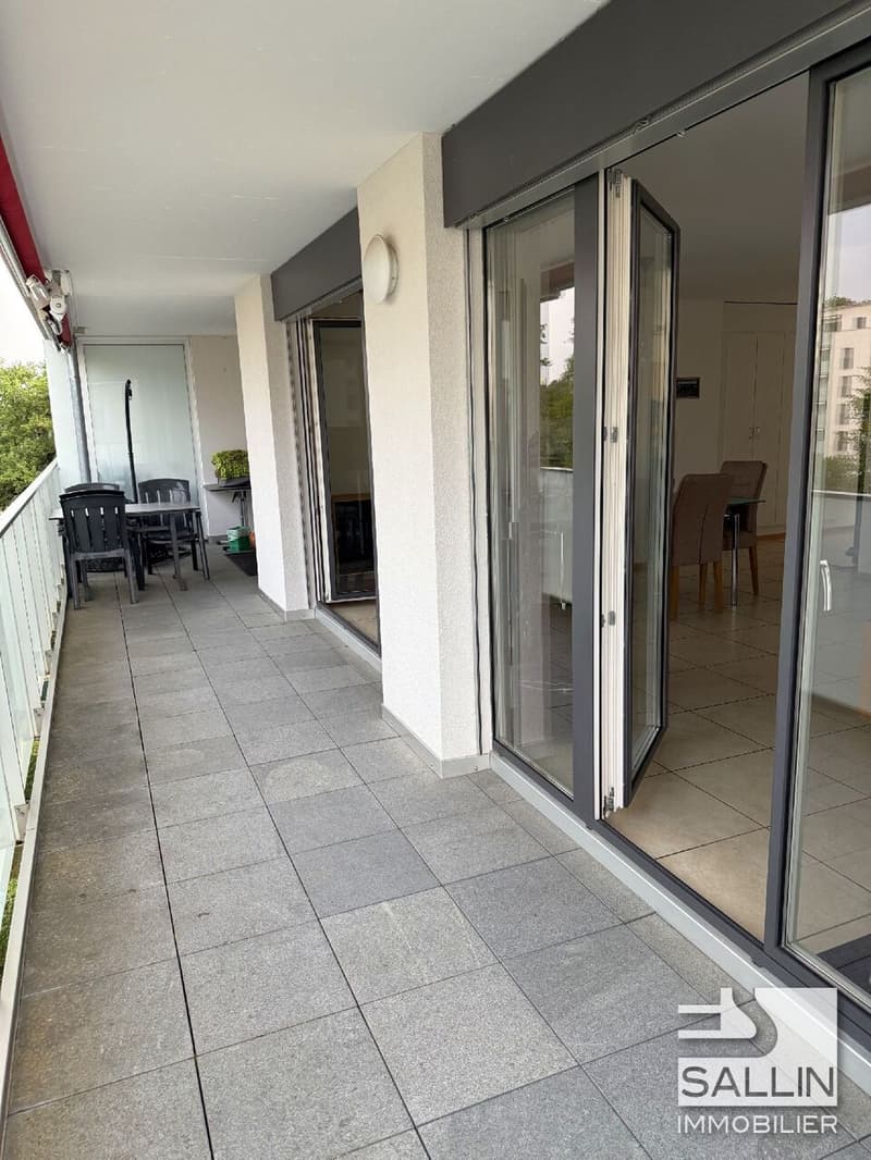 LUMINEUX 4½ PIECES AU 4EME ETAGE AVEC GRAND BALCON ENSOLEILLE (2)