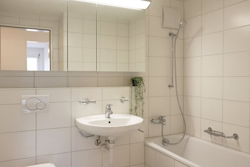 Bad/WC mit Badewanne