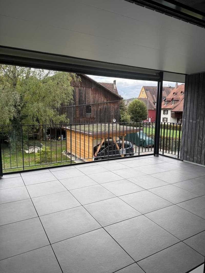 grosser gedeckter Balkon