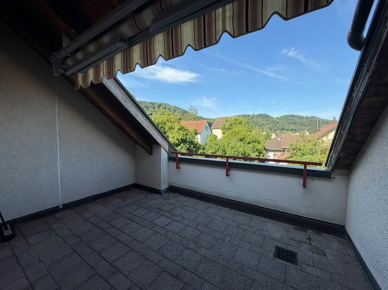 Spacious 1 1/2-room attic apartment in central location (8)