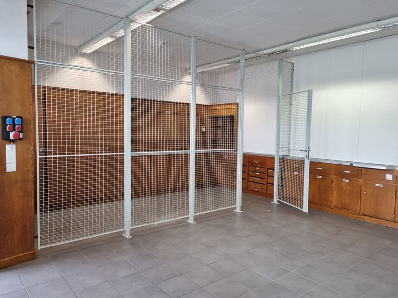 Hunzenschwil, Gewerbefläche im Hauptgebäude.jpg