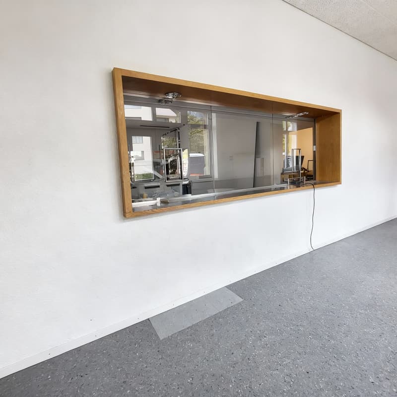 Schalterhalle2 AG Näfels-Mollis.jpg