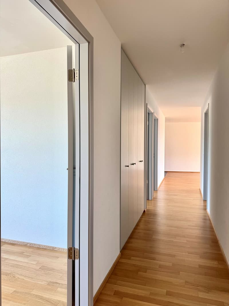 4. Hall.jpg