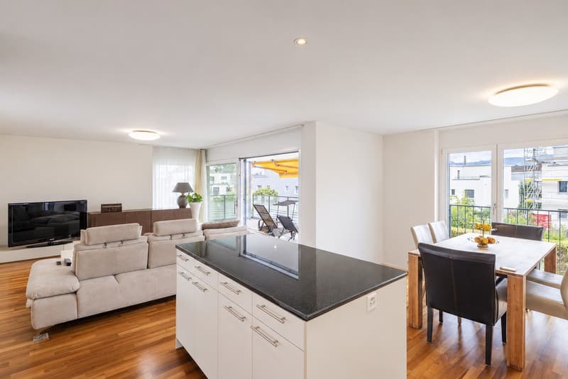 4.5-Zimmer-Wohnung in Hombrechtikon - grosszügiges Wohnen mit sonnigem Balkon (2)