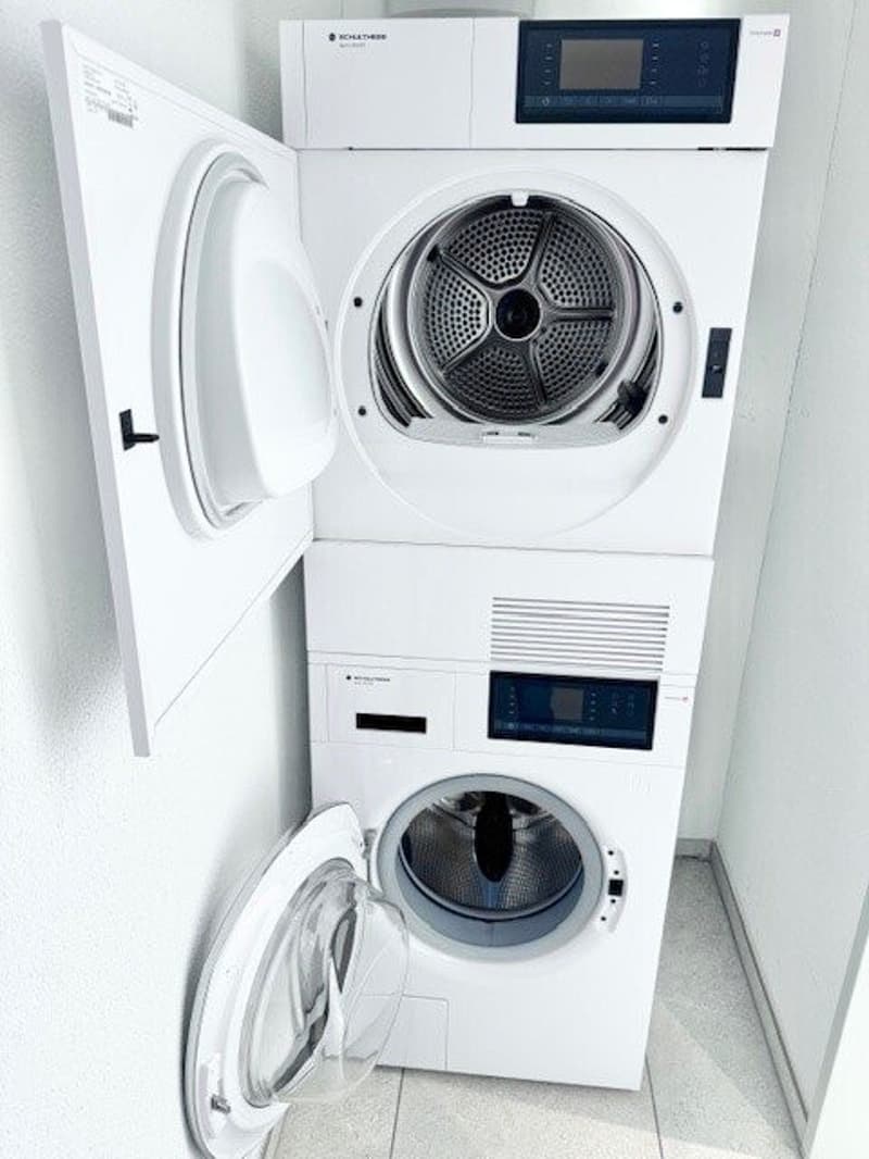Waschmaschine_und_Waeschetrockner.jpg