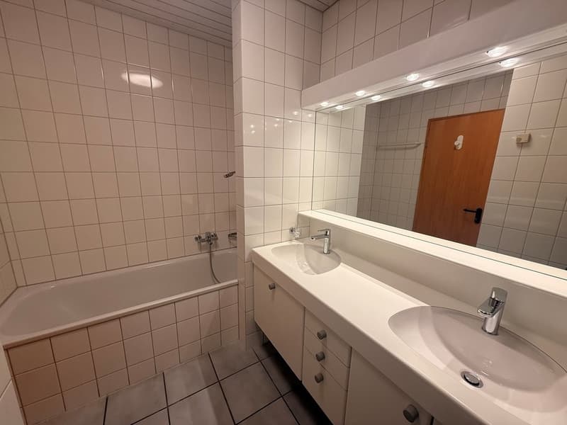 03_Grosser_Badezimmer.jpg