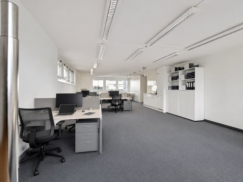 Grosses Büro