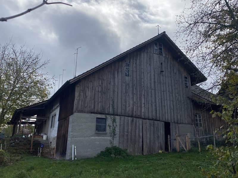 Idyllisches Bauland in exklusiver Lage mit bewilligtem Bauprojekt (1)