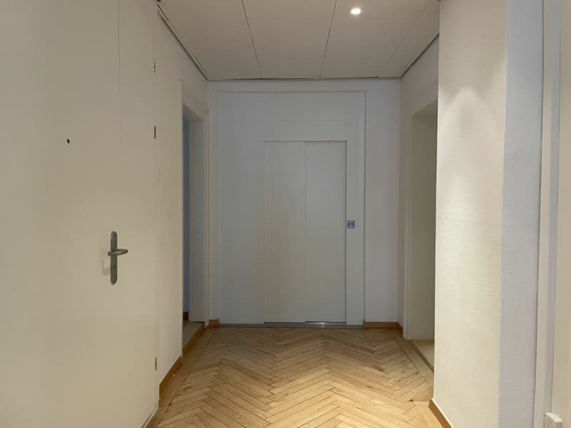 Bureaux de représentation dans un immeuble ancien à Seefeld à louer (5)