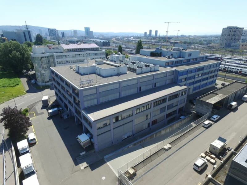 Attractive commercial space seeking new tenants (4)