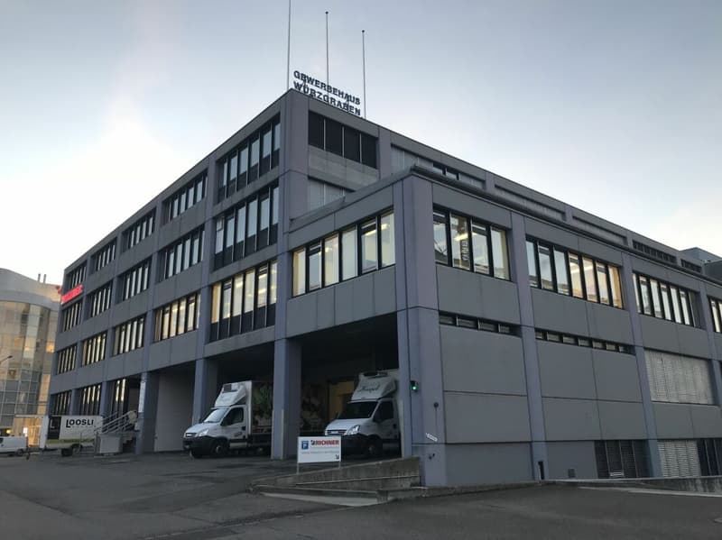 Attractive commercial space seeking new tenants (1)