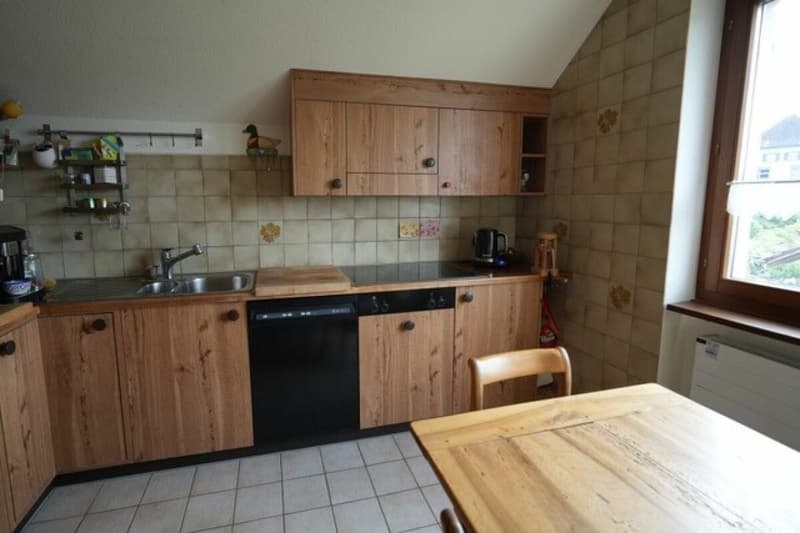 Urchige 4.5 Zimmer Wohnung in Uster (2)