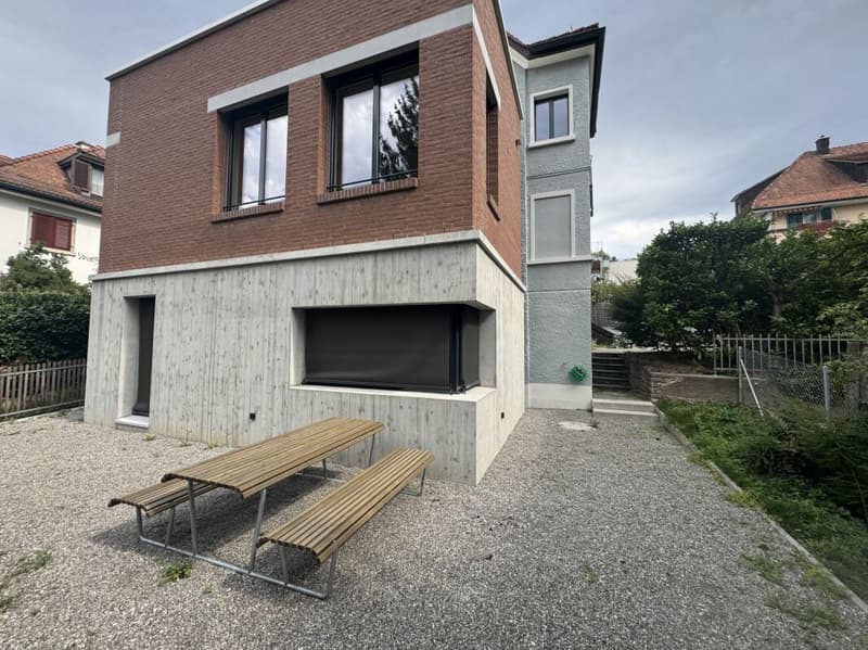 EINZIGARTIGES STADTHAUS IM KREIS 2 - ARCHITEKTUR MIT CHARAKTER (2)