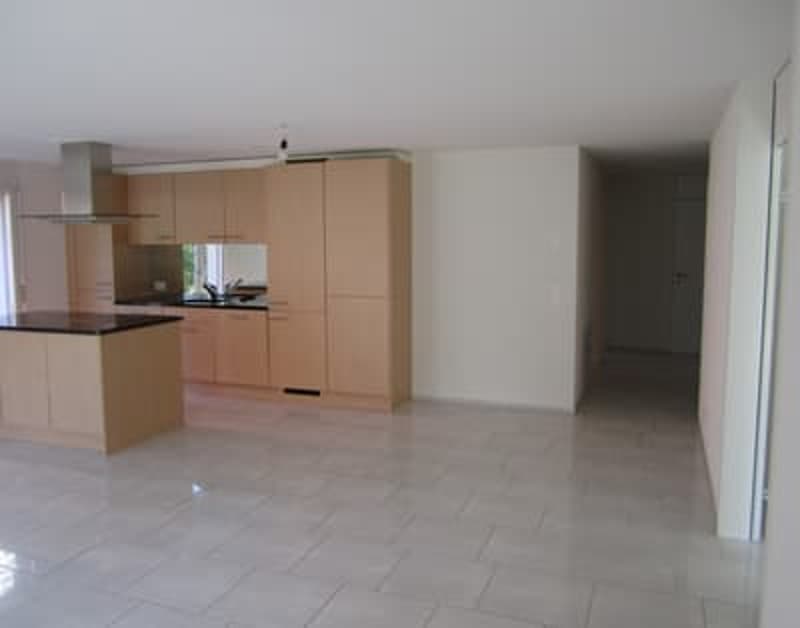 Attractive 4-room apartment in a quiet residential area (6)