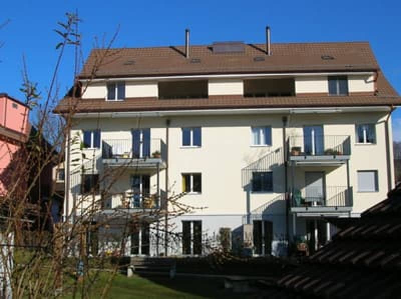 Attractive 4-room apartment in a quiet residential area (1)
