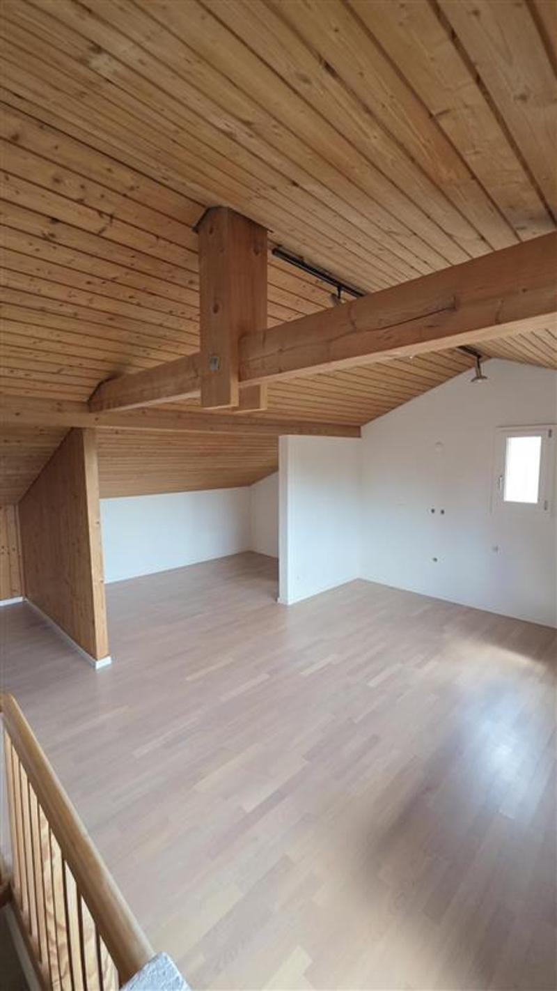 Un foyer pour tous ceux qui apprécient un espace de vie spacieux et un emplacement privilégié. (19)