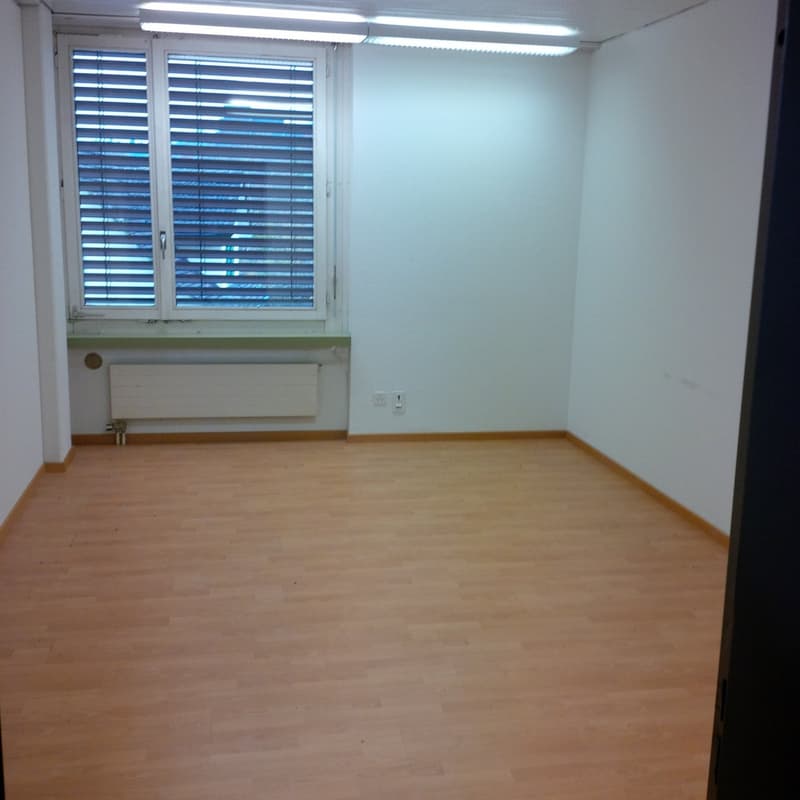 Büro- oder Praxisraum ca. 25m2 im Zentrum Effimärt (2)