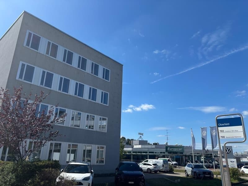 Expanded office on the 1st floor in a central location in Kloten with parking possibilities (13)