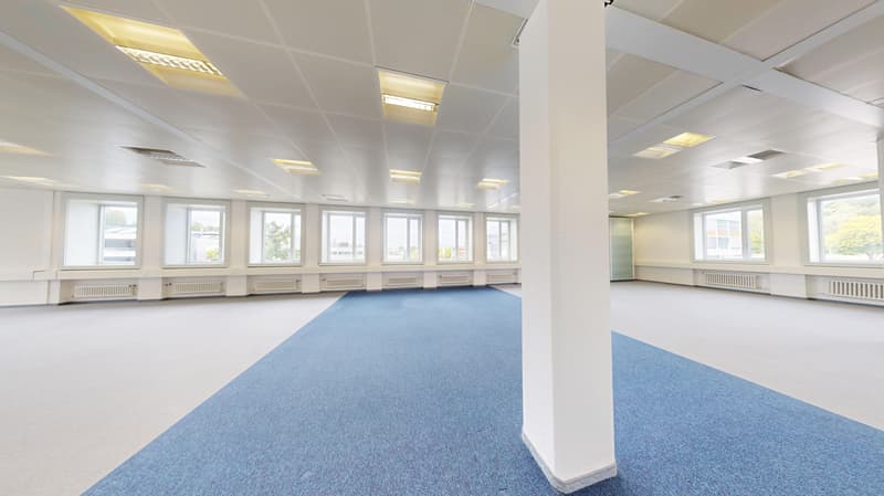 Expanded office on the 1st floor in a central location in Kloten with parking possibilities (3)
