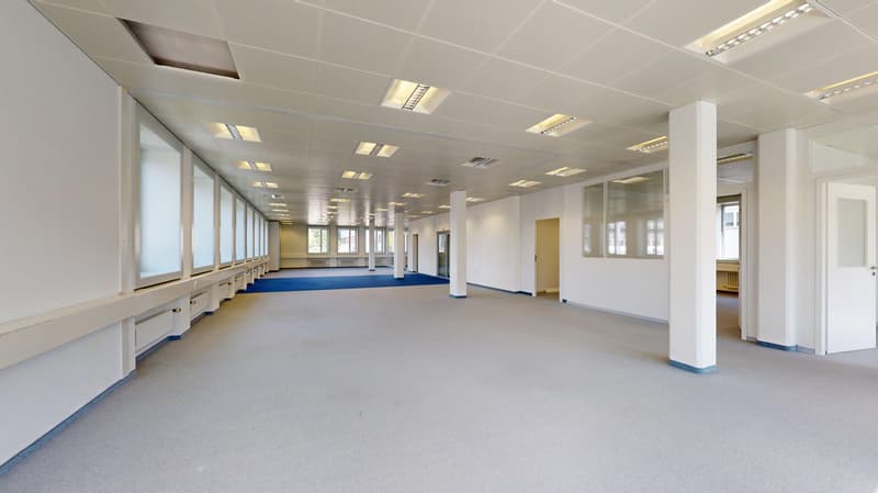 Expanded office on the 1st floor in a central location in Kloten with parking possibilities (2)