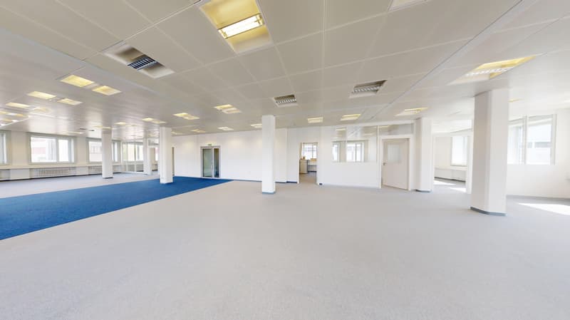 Expanded office on the 1st floor in a central location in Kloten with parking possibilities (5)