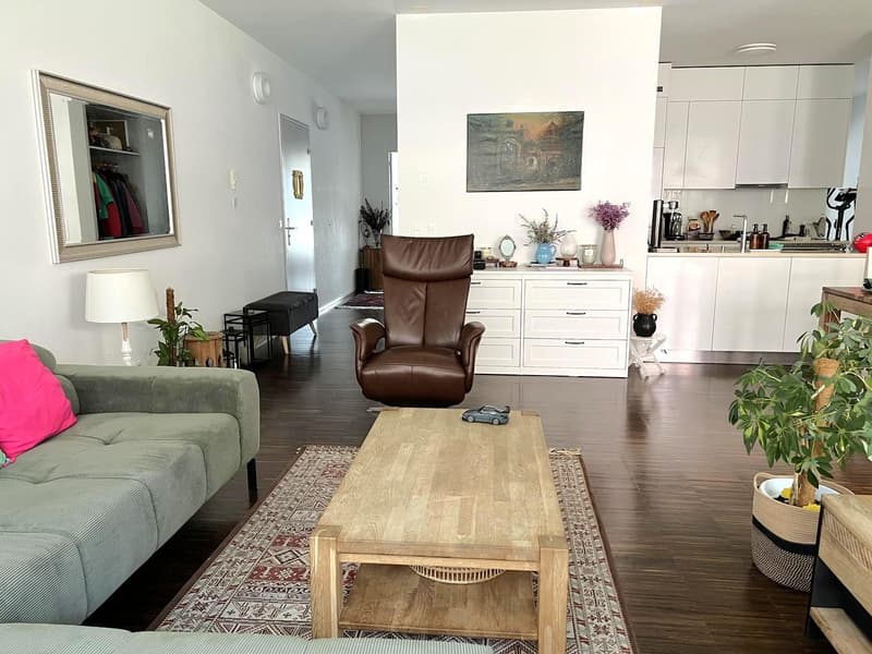 Zentral wohnen in 3.5 Zimmerwohnung im "Square" Kloten (3)
