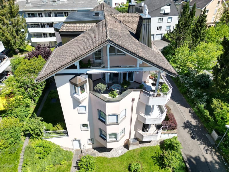 7.5-Zimmer-Maisonette-Dachwohnung an zentrumsnaher Wohnlage (1)