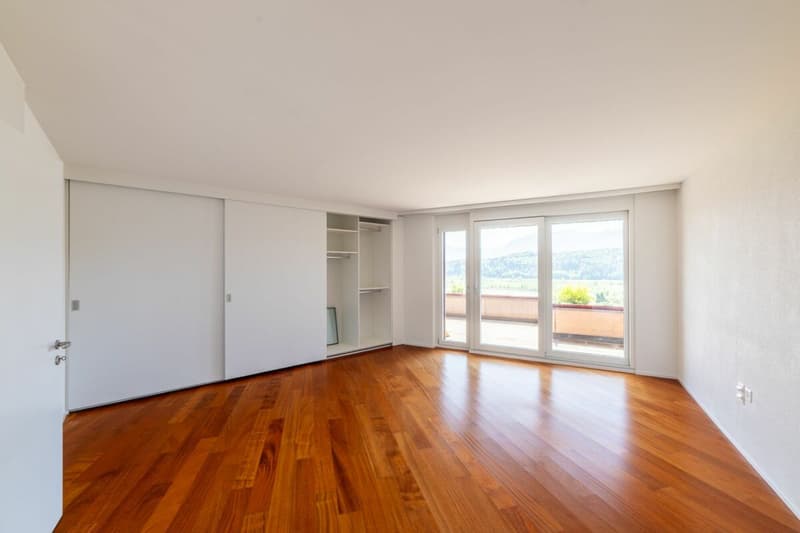 Appartement spacieux avec vue sur le lac et concept de pièces réfléchi (5)