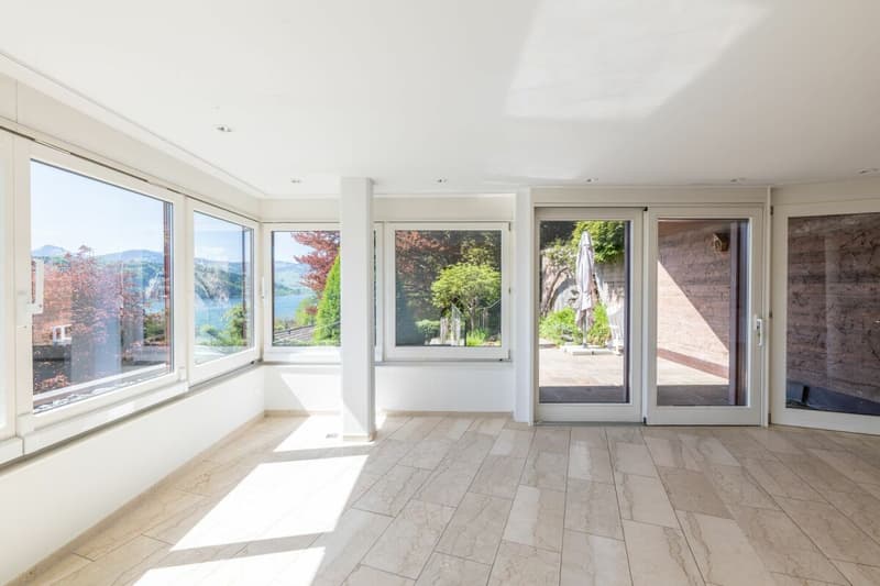 Appartement spacieux avec vue sur le lac et concept de pièces réfléchi (4)