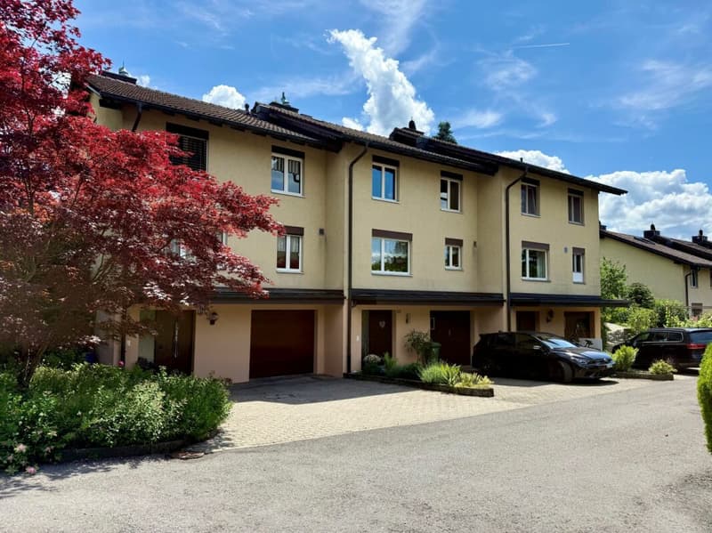 6.5-Room Row House in a Preferred Residential Area (8)