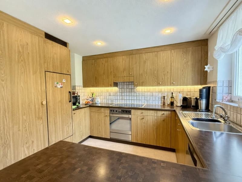 6.5-Room Row House in a Preferred Residential Area (2)