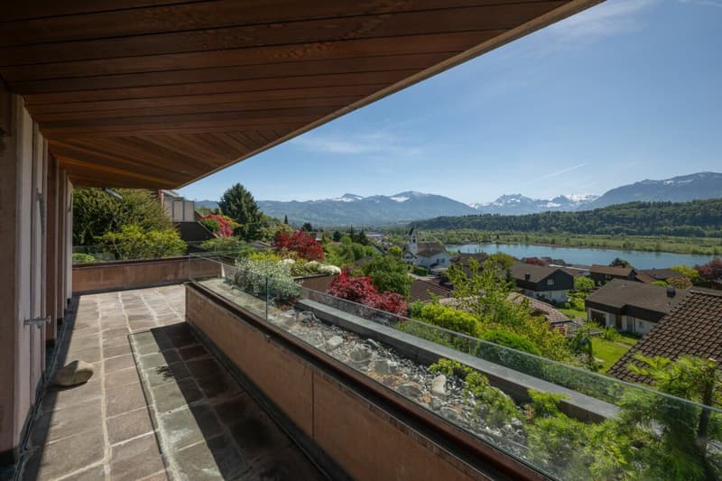 Appartement spacieux avec vue sur le lac et concept de pièces réfléchi (1)