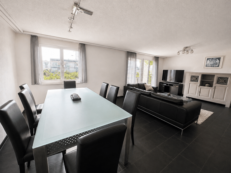 Modernisierte 4.5-Zimmer-Wohnung mit Weitsicht (3)