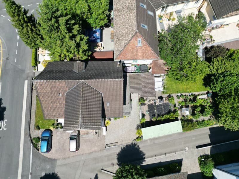 Dreifamilienhaus an sonniger und zentraler Lage mit grossem Entwicklungspotenzial (3)