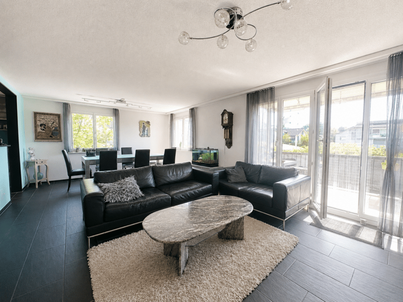 Modernisierte 4.5-Zimmer-Wohnung mit Weitsicht (4)